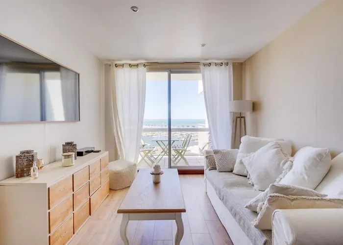 Flat In The Port Of * Arcachon