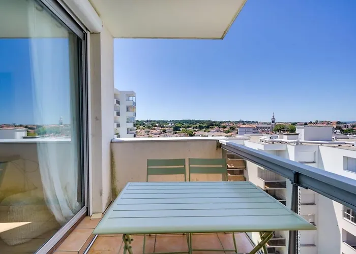Flat In The Port Of